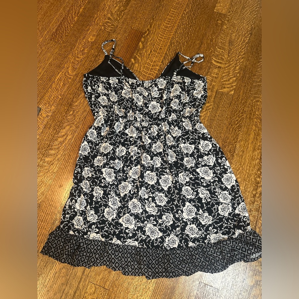 Sundress- NWT - Picture 2 of 7